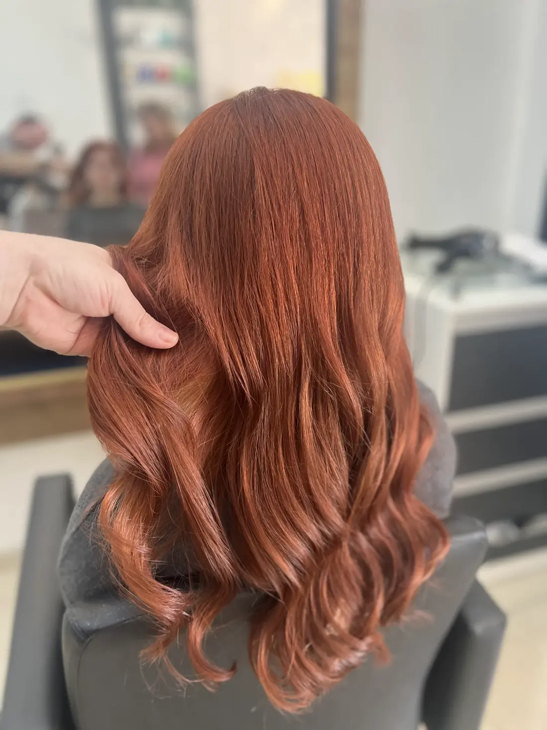 Cabelo ruivo cobreado, resultado de coloração no Nego Hair